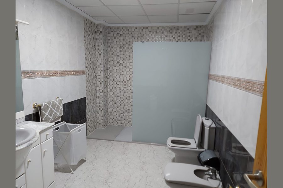 01_Hab_Les_Ciencies_Banyo_Compartido