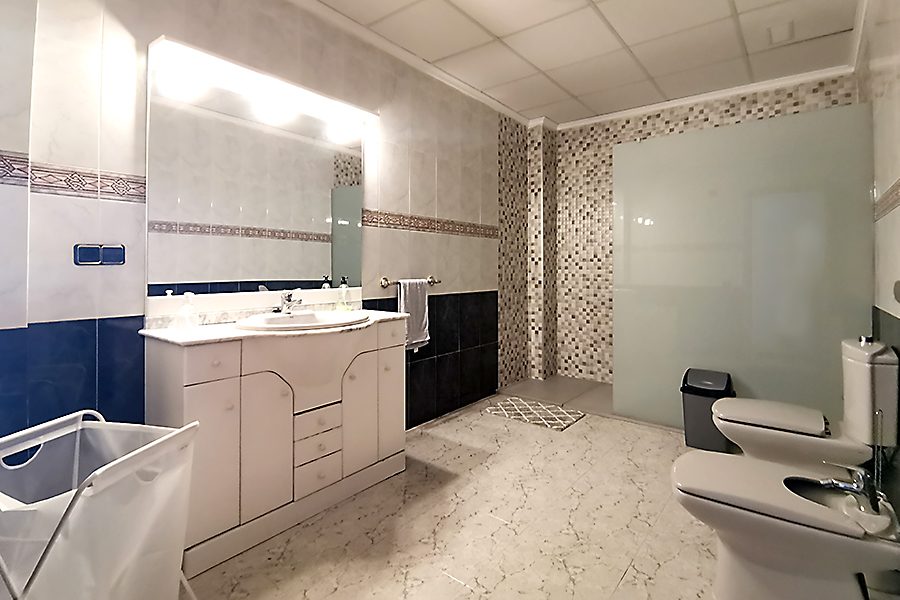 01_Hab_Les_Ciencies_Banyo_Compartido_01